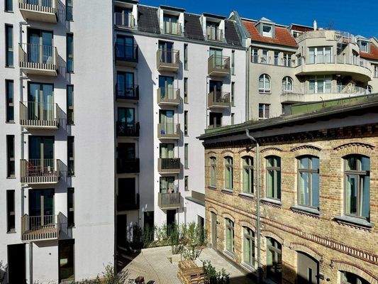 Innenhof Blick auf Vorderhaus