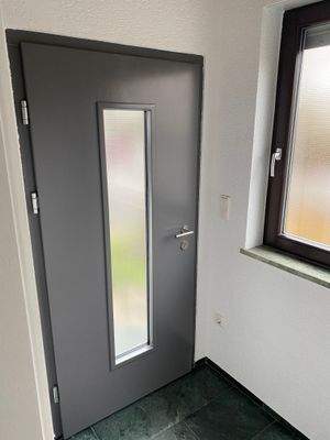 Eingangsbereich mit neuer Haustür