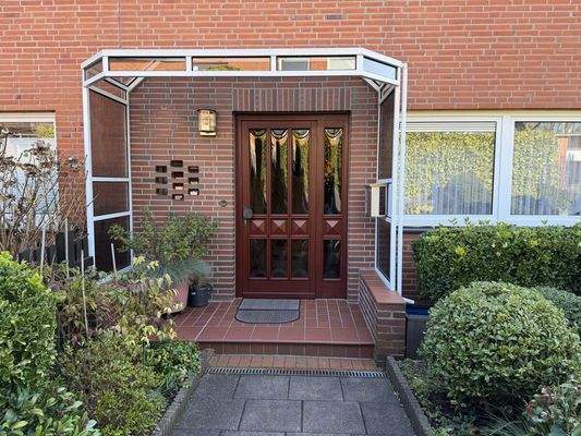 Überdachter Eingang