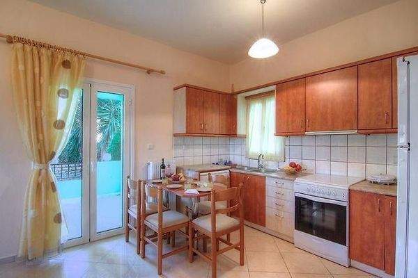 Kreta, Perama: Große Villa mit 2 kleinen Wohnungen zum Verkauf