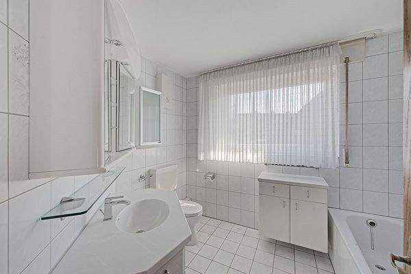 Das Tageslichtbadezimmer im Dachgeschoss