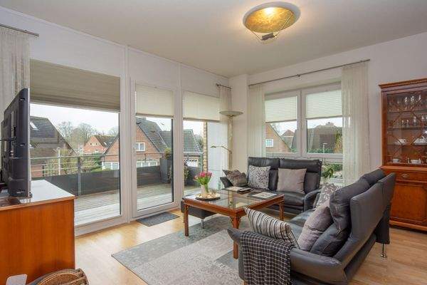 Wohnbereich mit Zugang zum Balkon