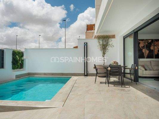 Spacious Semi Detached Homes with a Solarium in San Pedro
