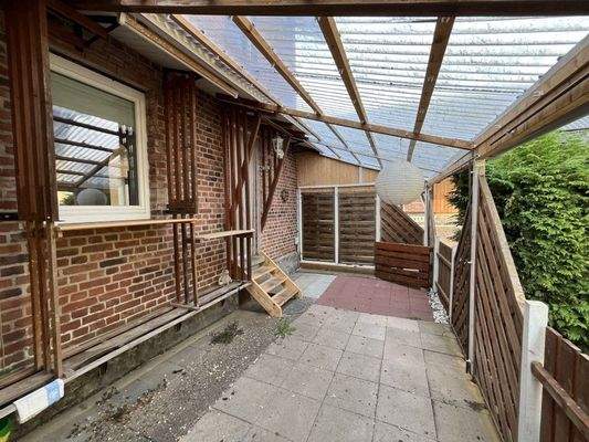 überdachte Terrasse linke Seite