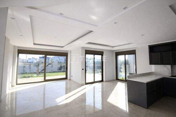 5-Bedroom Villa with Pool in a Central Location in Side Antalya