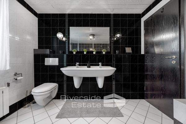 Tageslicht-Badezimmer DG Maisonette-Wohnung