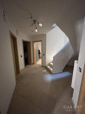 Flur und Treppenaufgang UG