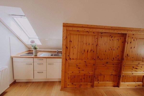 Pantryküche + Einbauschrank