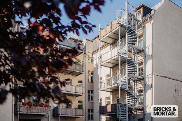 Hausansicht mit Balkon