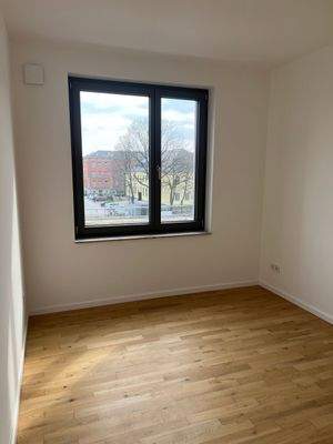 Leeres Zimmer mit Fenster