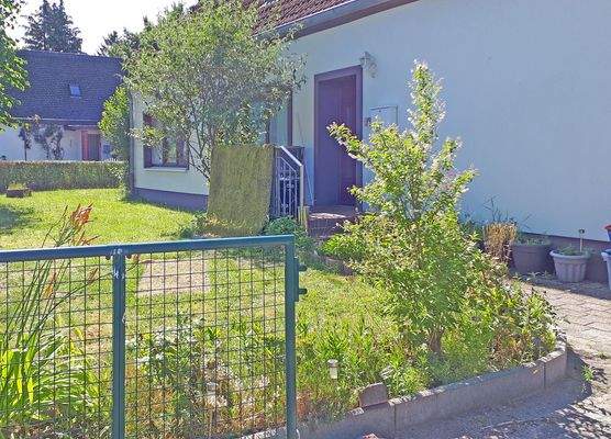 Weg zur Eingangstür der Wohneinheit 3