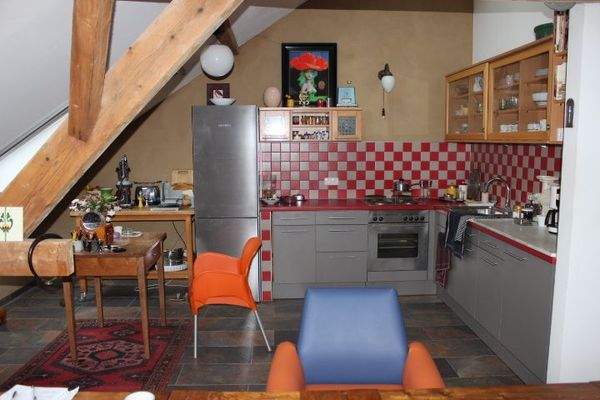 offener Küchenbereich mit EBK