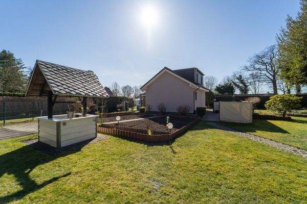 Außenansicht + Garten