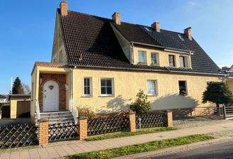 straßenseitige Ansicht