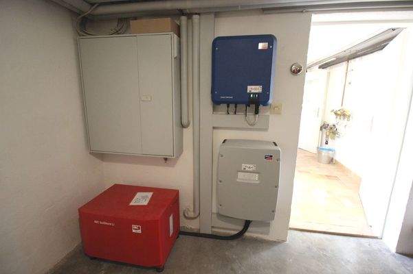 Keller PV Wechselrichter und Speicher