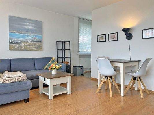 Wohn-/Essraum mit Blick zur offenen Küche