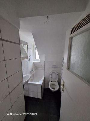 Badezimmer mit Wanne.jpg