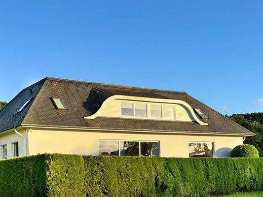 Hausansicht mit der Abendsonne