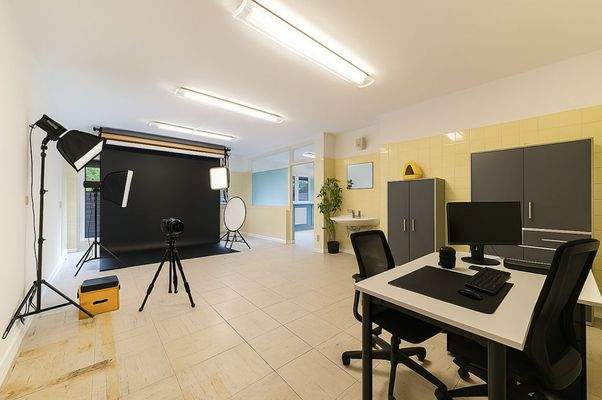 Behandlungszimmer groß virtuell möbliert