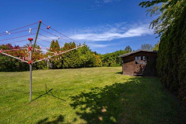 Garten mit Gartenhaus