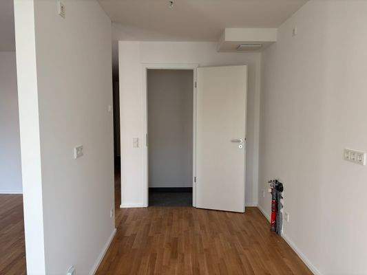 Küchenbereich mit Hauswirtschaftsraum