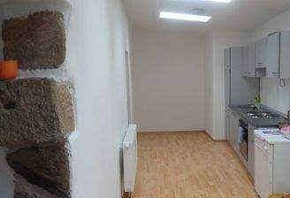 Helle Küche mit Oberlichtern