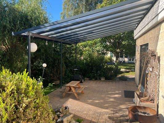 überdachte Terrasse EG