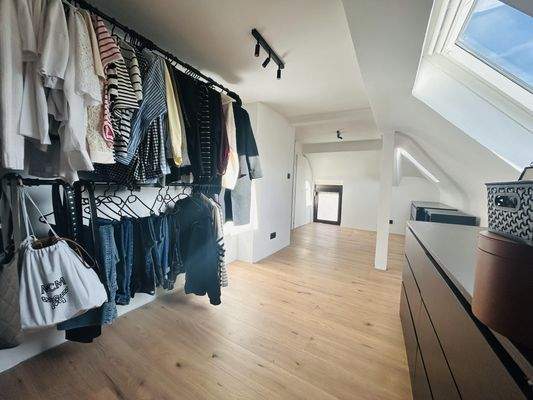 Begehbarer Kleiderschrank