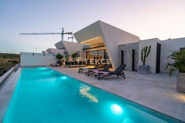 Exquisite Villas with Stunning Natural Views in Rojales Alicante
