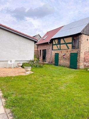 Nebengelass mit Einliegerwohnung