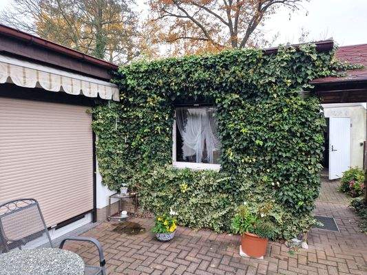 Vorderseite seitlich