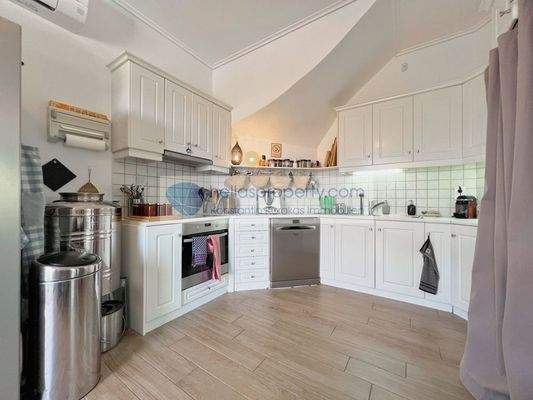 afa0baeb8e5e4b3d9c0552a779989b1b-original