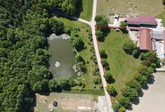 Luftaufnahme mit Grenzlinie