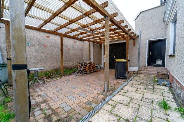 Außenansicht + Garten