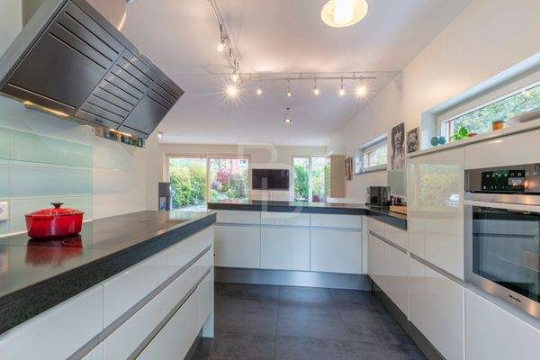 Hochwertige Einbauküche