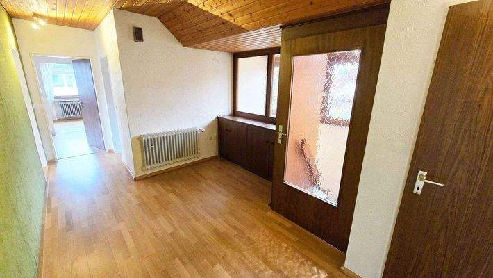 Flur OG zur Treppe abgetrennt.jpg