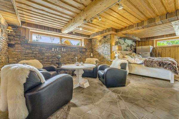 Großes Haus - KG - Wohnzimmer