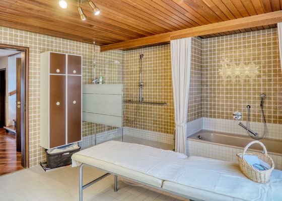 Eltern-Badezimmer (1)