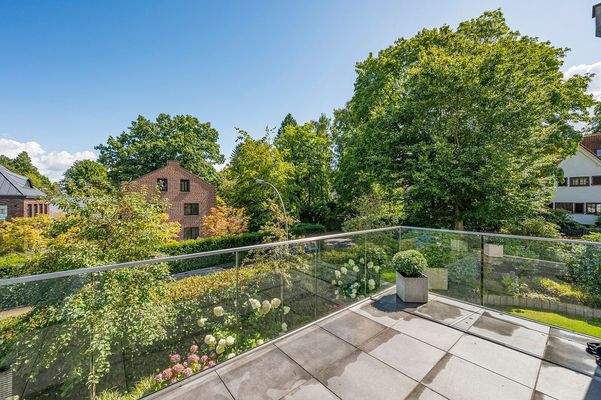 Großzügiger Ostbalkon