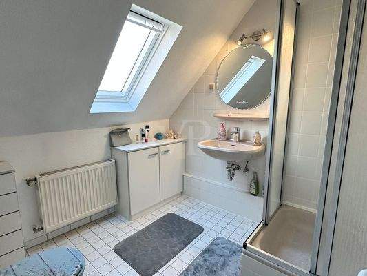 Tageslicht-Duschbad im Dachgeschoss