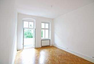 Tolles Wohnzimmer mit Balkon