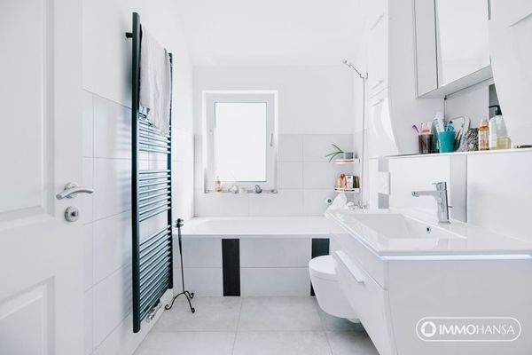 Vorderhaus OG Wannenbad