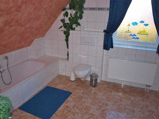 Duschbad mit Wanne 1. OG