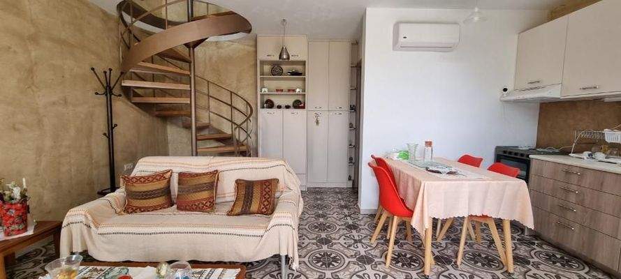 Kreta, Skalani: Gebäude mit 2 Wohnungen in toller Lage zu verkaufen