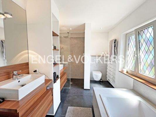 Badezimmer im Erdgeschoss