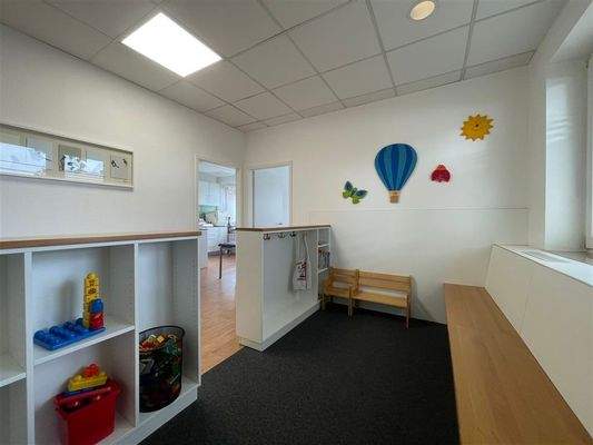 Wartebereich mit Spielecke