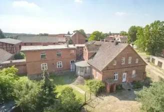 Haupthaus und Gartenhaus