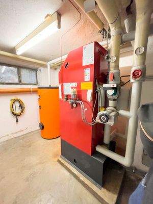 Moderne Ölzentrum mit Pufferspeicher von 2007