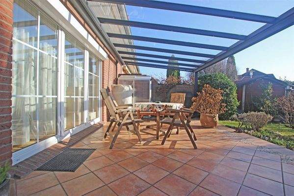 Blick auf die überdachte Terrasse