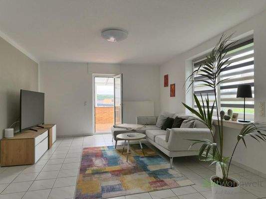 Blick zu TV und Terrasse